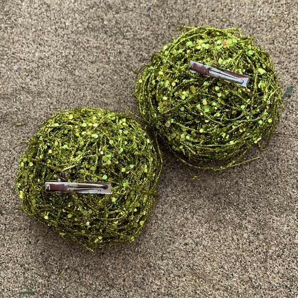 NWOT 3 Green Nest picks with clip - Picture 3 of 7